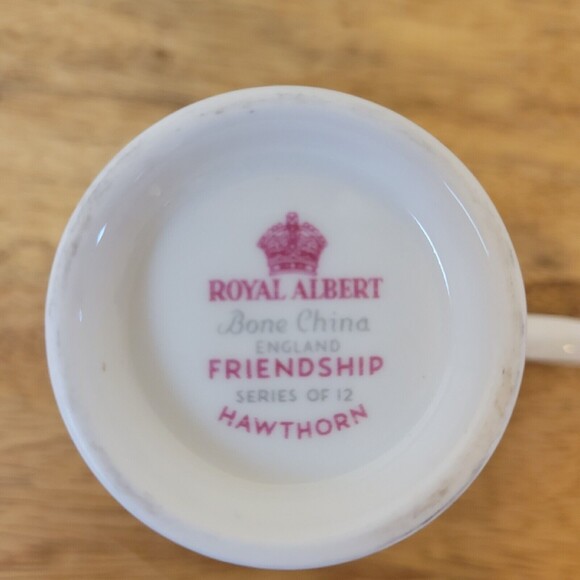 Vtg Royal Albert Friendship Hand Painted Floral Design Teacup And Saucer Set - Picture 10 of 10